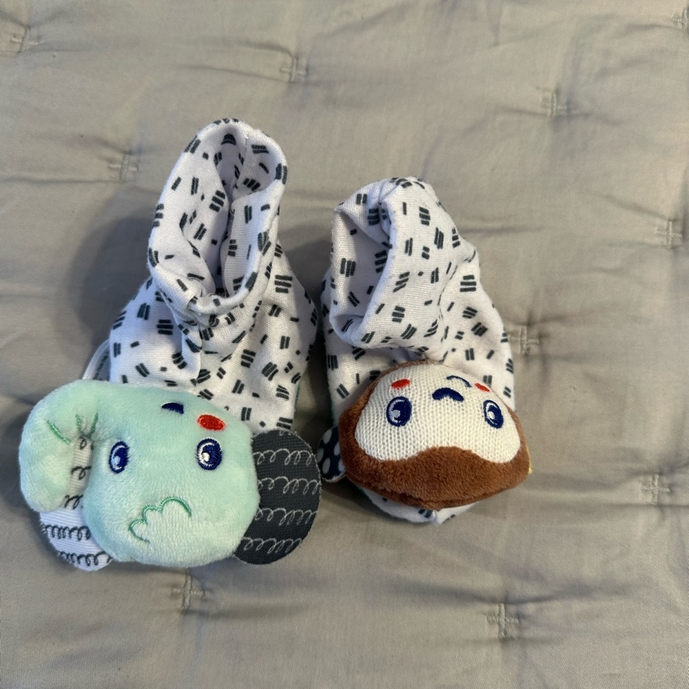 Infantino Jingle/Rattle White Patterned Baby Booties with Plush Animal Faces